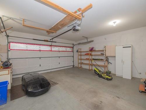 3918 22Nd Street, Vernon, BC - Indoor Photo Showing Garage