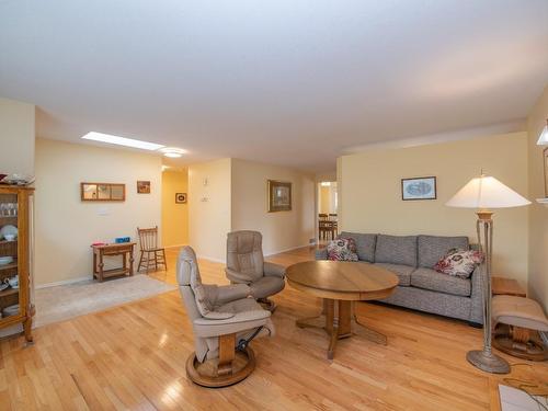 3918 22Nd Street, Vernon, BC - Indoor Photo Showing Living Room