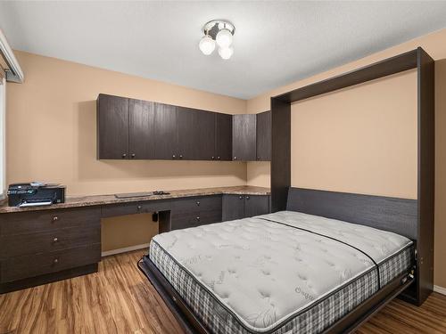 18-1886 Parkview Crescent, Kelowna, BC - Indoor Photo Showing Bedroom