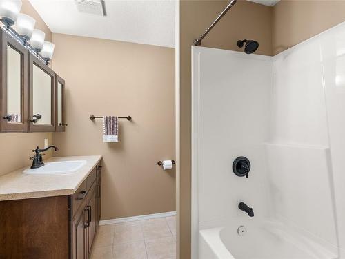 18-1886 Parkview Crescent, Kelowna, BC - Indoor Photo Showing Bathroom