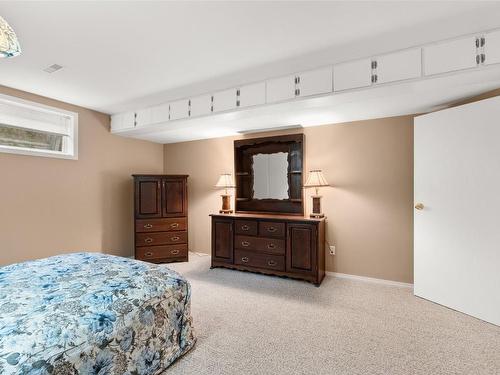 18-1886 Parkview Crescent, Kelowna, BC - Indoor Photo Showing Bedroom