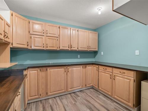 18-1886 Parkview Crescent, Kelowna, BC - Indoor Photo Showing Kitchen