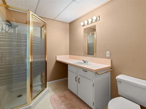 18-1886 Parkview Crescent, Kelowna, BC - Indoor Photo Showing Bathroom