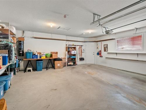 18-1886 Parkview Crescent, Kelowna, BC - Indoor Photo Showing Garage