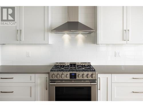 595 Vineyard Way N Unit# 10, Vernon, BC - Indoor Photo Showing Kitchen With Upgraded Kitchen