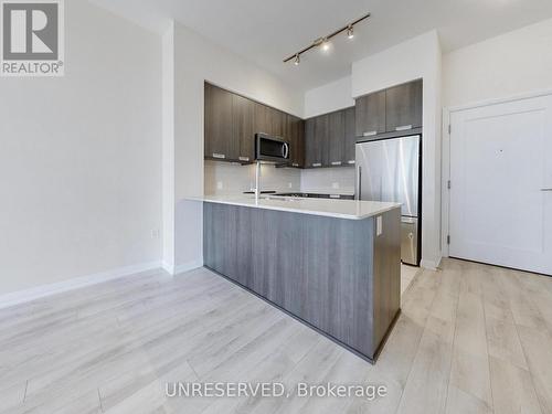 109 - 35 Watergarden Drive, Mississauga, ON - Indoor Photo Showing Kitchen