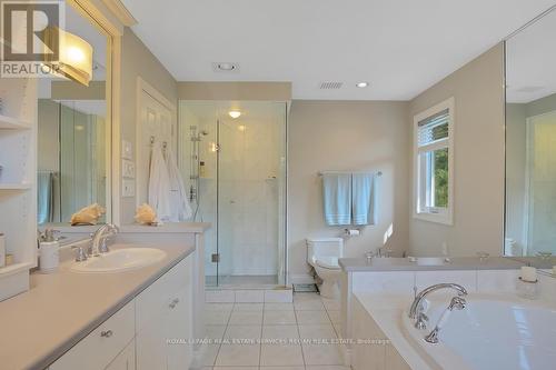 1152 Surrey Court, Mississauga, ON - Indoor Photo Showing Bathroom