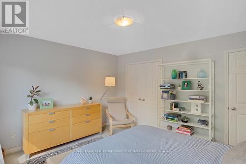 1152 Surrey Court, Mississauga, ON - Indoor Photo Showing Bedroom