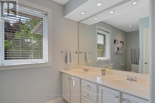 1152 Surrey Court, Mississauga, ON - Indoor Photo Showing Bathroom