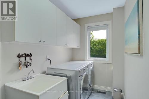 1152 Surrey Court, Mississauga, ON - Indoor Photo Showing Laundry Room