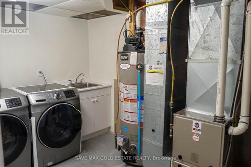 81 Westmeadow Drive, Kitchener, ON - Indoor Photo Showing Laundry Room
