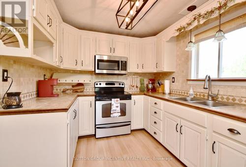1400 Old Muskoka Road, Huntsville, ON - Indoor Photo Showing Kitchen With Double Sink