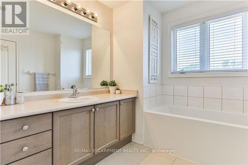 235 Skinner Road, Hamilton, ON - Indoor Photo Showing Bathroom