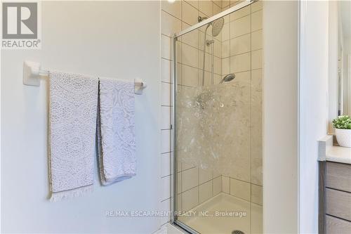 235 Skinner Road, Hamilton, ON - Indoor Photo Showing Bathroom