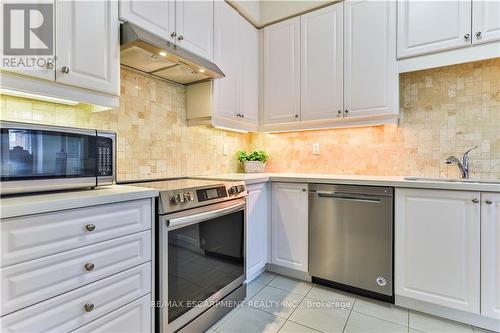 235 Skinner Road, Hamilton, ON - Indoor Photo Showing Kitchen With Stainless Steel Kitchen With Upgraded Kitchen