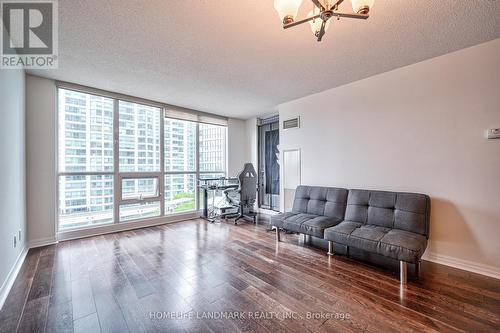 810 - 16 Yonge Street, Toronto, ON - Indoor Photo Showing Living Room