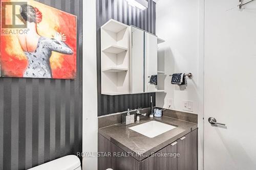 5503 - 125 Blue Jays Way, Toronto, ON - Indoor Photo Showing Bathroom