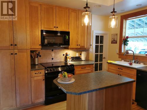 153 Billiter Avenue, Princeton, BC - Indoor Photo Showing Kitchen