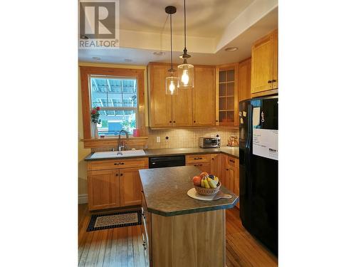 153 Billiter Avenue, Princeton, BC - Indoor Photo Showing Kitchen