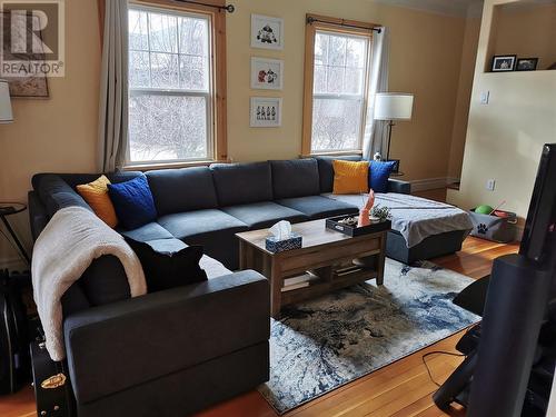 153 Billiter Avenue, Princeton, BC - Indoor Photo Showing Living Room