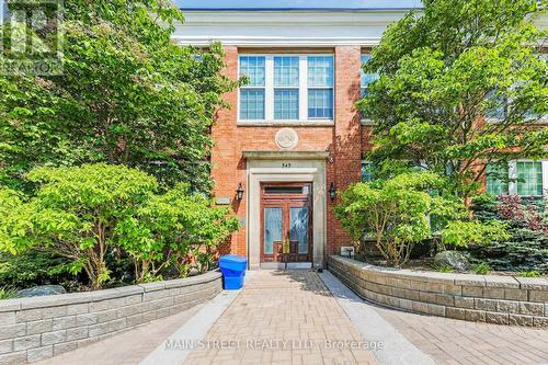 116 - 543 Timothy Street, Newmarket, ON - Outdoor