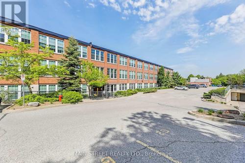 116 - 543 Timothy Street, Newmarket, ON - Outdoor With Facade