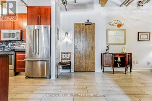 116 - 543 Timothy Street, Newmarket, ON - Indoor Photo Showing Kitchen With Stainless Steel Kitchen