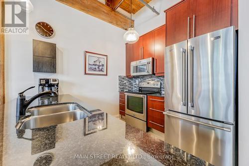 116 - 543 Timothy Street, Newmarket, ON - Indoor Photo Showing Kitchen With Stainless Steel Kitchen With Double Sink