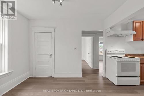 44 Colborne Street W, Orillia, ON - Indoor Photo Showing Kitchen