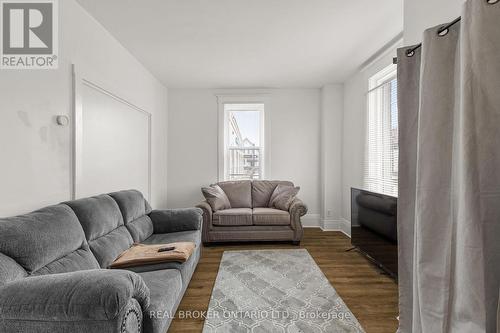 44 Colborne Street W, Orillia, ON - Indoor Photo Showing Living Room