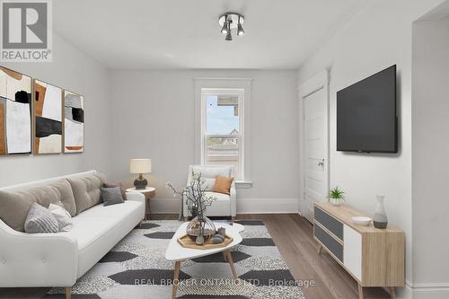 44 Colborne Street W, Orillia, ON - Indoor Photo Showing Living Room