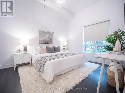 102 - 2490 Old Bronte Road, Oakville, ON - Indoor Photo Showing Bedroom