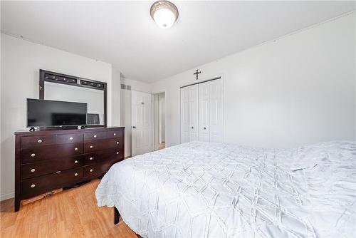 38 Meadowpoint Drive, Hamilton, ON - Indoor Photo Showing Bedroom