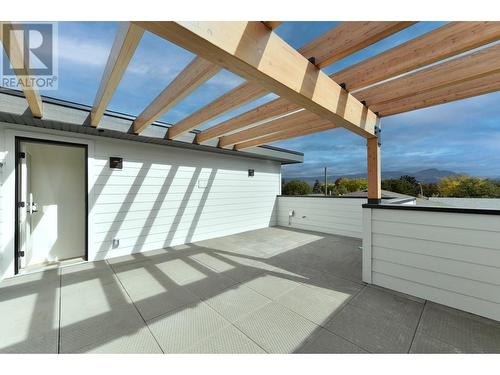 888 Patterson Avenue, Kelowna, BC - Outdoor With Exterior