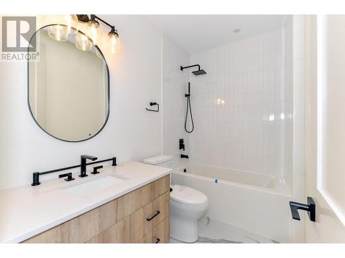 888 Patterson Avenue, Kelowna, BC - Indoor Photo Showing Bathroom