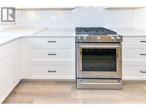 888 Patterson Avenue, Kelowna, BC - Indoor Photo Showing Kitchen