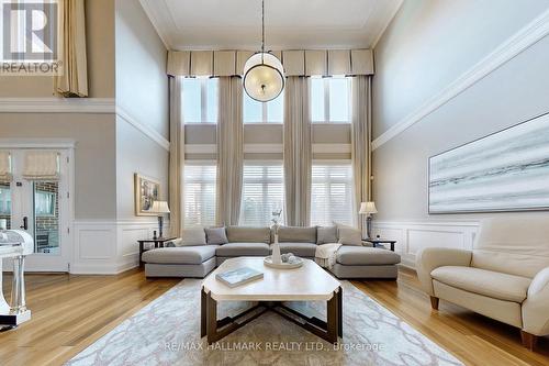 39 Valleyford Avenue, Richmond Hill, ON - Indoor Photo Showing Living Room