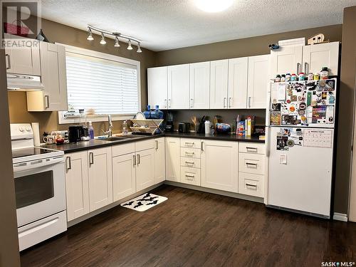 1251 104Th Street, North Battleford, SK - Indoor Photo Showing Kitchen