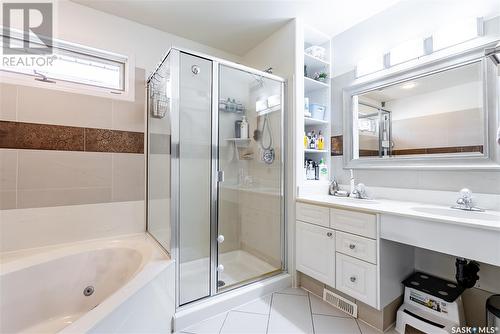 318 Blackthorn Crescent, Saskatoon, SK - Indoor Photo Showing Bathroom