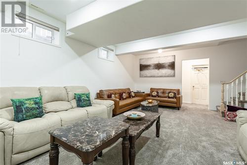 318 Blackthorn Crescent, Saskatoon, SK - Indoor Photo Showing Living Room