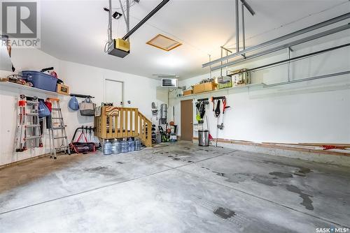 318 Blackthorn Crescent, Saskatoon, SK - Indoor Photo Showing Garage
