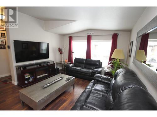 8300 Gallagher Lk Frontage Road Unit# 53, Oliver, BC - Indoor Photo Showing Living Room