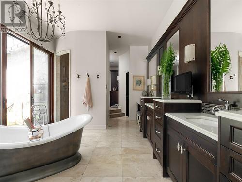 4383 Hobson Road, Kelowna, BC - Indoor Photo Showing Bathroom