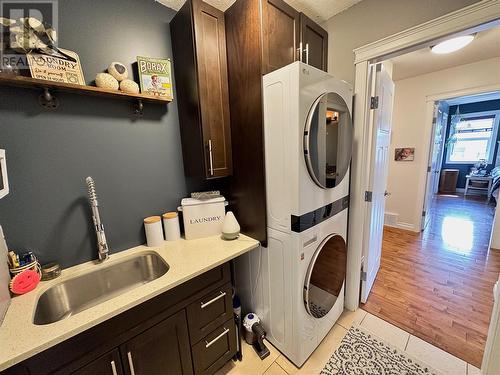 909 89 Avenue, Dawson Creek, BC - Indoor Photo Showing Laundry Room