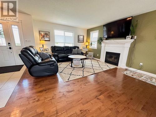 909 89 Avenue, Dawson Creek, BC - Indoor Photo Showing Living Room With Fireplace