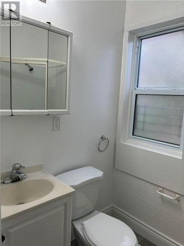 341 Melvin Avenue, Sudbury, ON - Indoor Photo Showing Bathroom