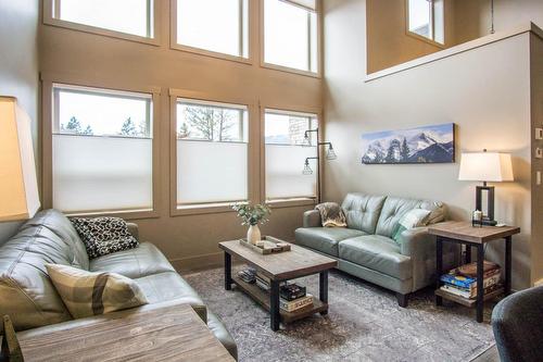 9 - 4926 Timber Ridge Road, Windermere, BC - Indoor Photo Showing Living Room