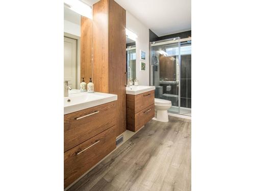 9 - 4926 Timber Ridge Road, Windermere, BC - Indoor Photo Showing Bathroom