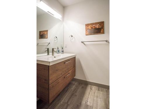 9 - 4926 Timber Ridge Road, Windermere, BC - Indoor Photo Showing Bathroom