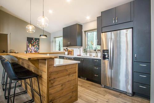 9 - 4926 Timber Ridge Road, Windermere, BC - Indoor Photo Showing Kitchen With Upgraded Kitchen